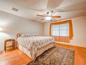 6730 Lindyann Lane, Houston TX 77008