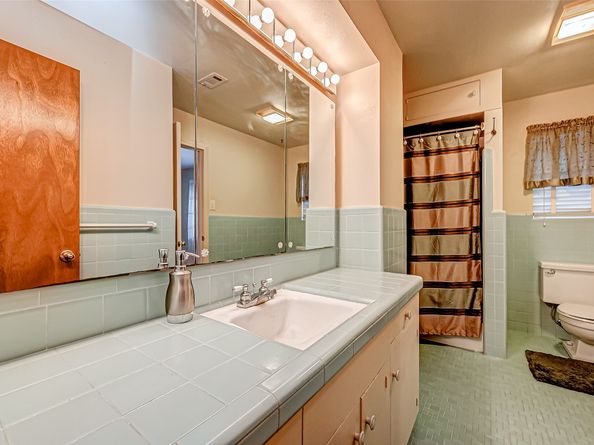 6730 Lindyann Lane, Houston TX 77008