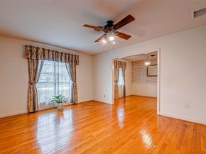 6730 Lindyann Lane, Houston TX 77008