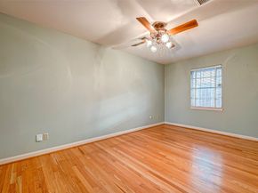 6730 Lindyann Lane, Houston TX 77008
