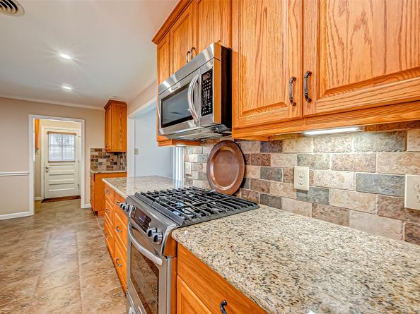 6730 Lindyann Lane, Houston TX 77008