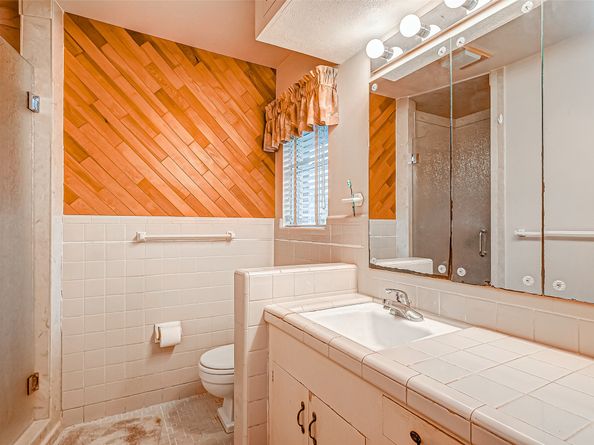 6730 Lindyann Lane, Houston TX 77008