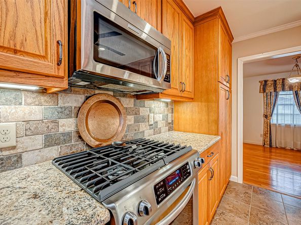 6730 Lindyann Lane, Houston TX 77008