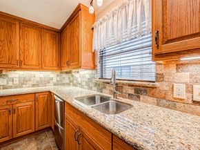 6730 Lindyann Lane, Houston TX 77008