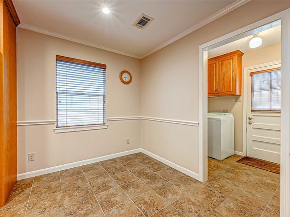 6730 Lindyann Lane, Houston TX 77008