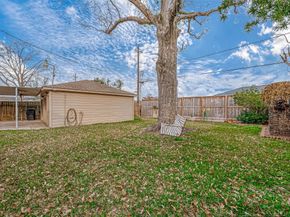 6730 Lindyann Lane, Houston TX 77008