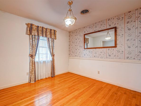 6730 Lindyann Lane, Houston TX 77008