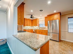 6730 Lindyann Lane, Houston TX 77008
