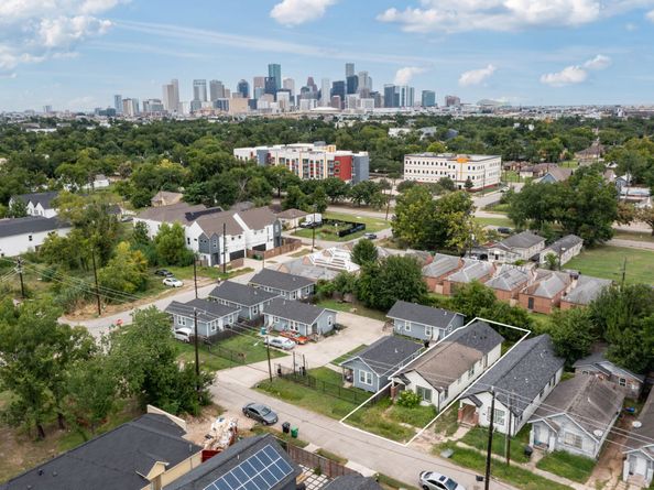 3411 Simmons Street, Houston TX 77004