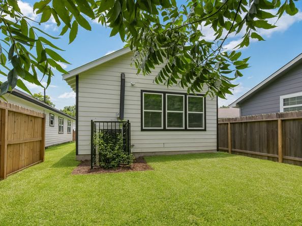 3411 Simmons Street, Houston TX 77004