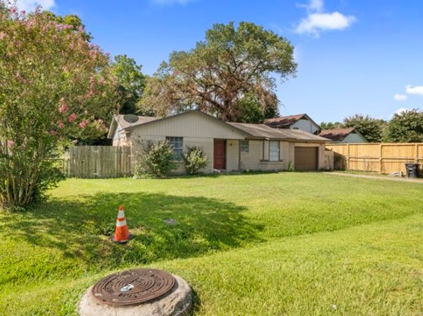 5830 Woodview Drive, Houston TX 77396