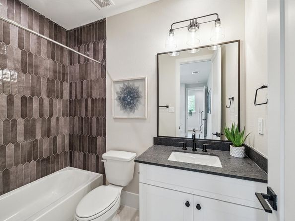 2216 Dennis Street, Houston TX 77004
