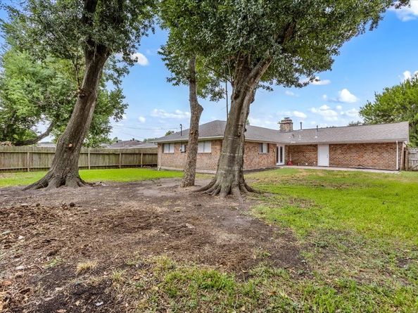 6414 Heatherbloom Drive, Houston TX 77085