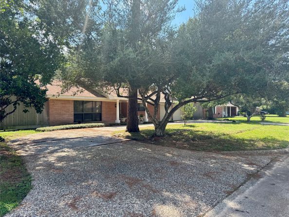 10319 Raritan Drive, Houston TX 77043