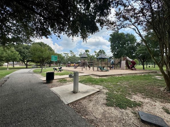 10319 Raritan Drive, Houston TX 77043