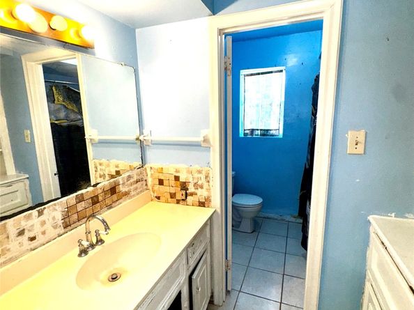 7822 Dewville Lane, Houston TX 77037