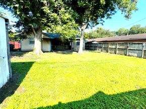 7822 Dewville Lane, Houston TX 77037