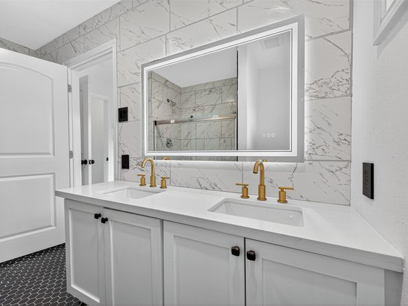 9211 Blankenship Drive, Houston TX 77080