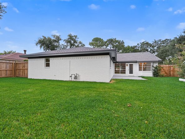 9211 Blankenship Drive, Houston TX 77080