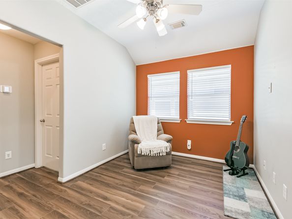 102 W Twinvale Loop, The Woodlands TX 77384