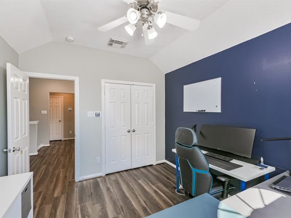 102 W Twinvale Loop, The Woodlands TX 77384
