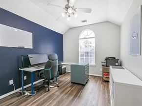 102 W Twinvale Loop, The Woodlands TX 77384