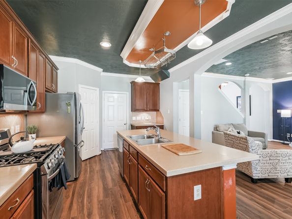 102 W Twinvale Loop, The Woodlands TX 77384