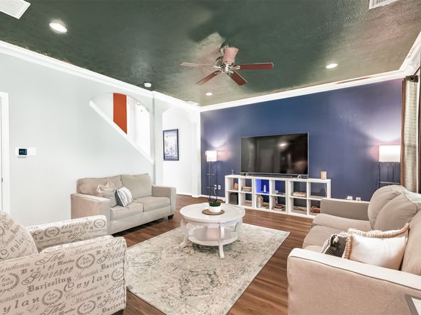 102 W Twinvale Loop, The Woodlands TX 77384