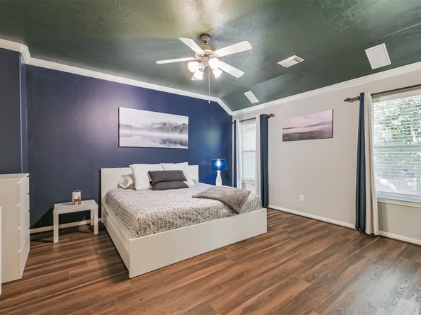 102 W Twinvale Loop, The Woodlands TX 77384