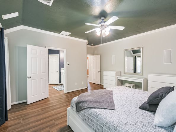 102 W Twinvale Loop, The Woodlands TX 77384
