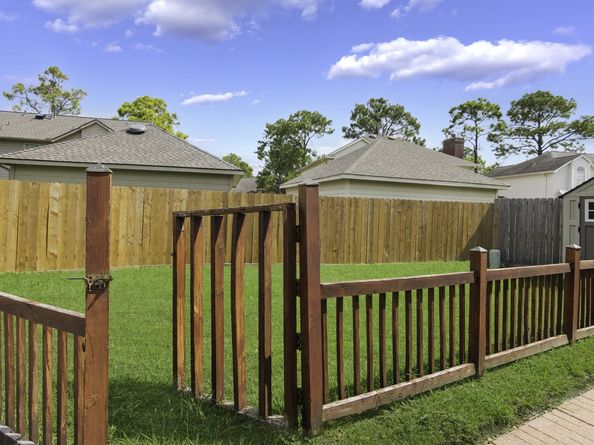 803 Colony Glen Court, Houston TX 77062