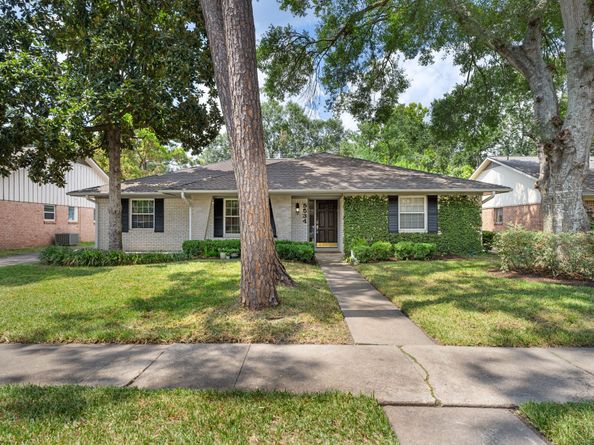 5534 Lymbar Drive, Houston TX 77096