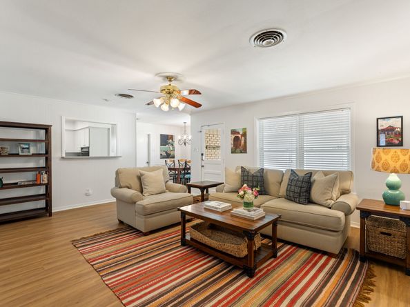 5534 Lymbar Drive, Houston TX 77096