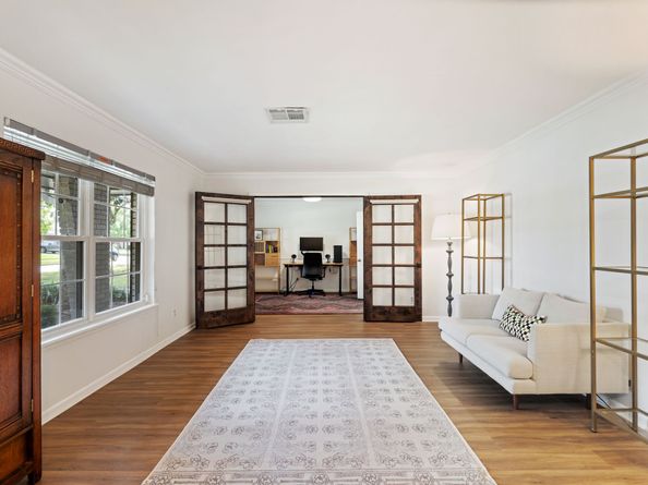 5534 Lymbar Drive, Houston TX 77096