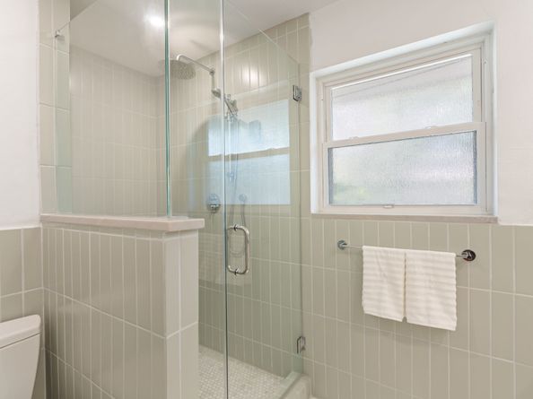 5534 Lymbar Drive, Houston TX 77096