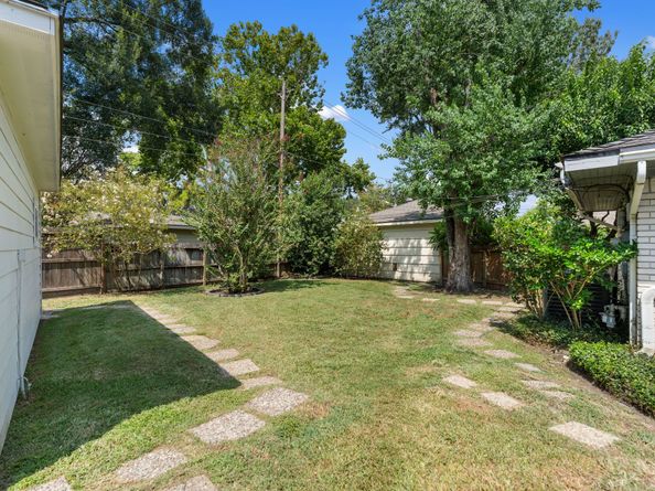5534 Lymbar Drive, Houston TX 77096
