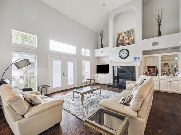 76 Champion Villa Drive, Houston TX 77069