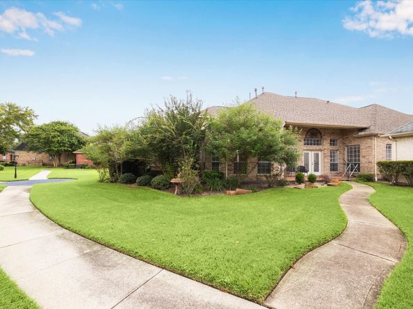 76 Champion Villa Drive, Houston TX 77069
