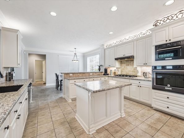 76 Champion Villa Drive, Houston TX 77069