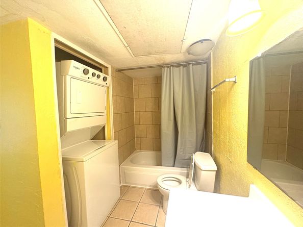 212 Plaza Verde Drive F26, Houston TX 77038