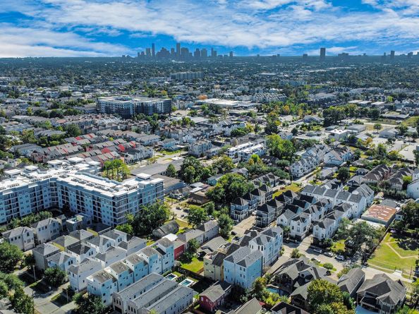 1141 W 23rd st A, Houston TX 77008