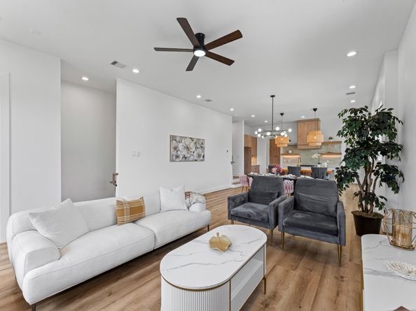 1122 W 17th Street D, Houston TX 77008