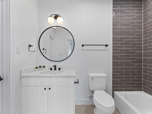 1122 W 17th Street D, Houston TX 77008