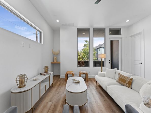 1122 W 17th Street D, Houston TX 77008