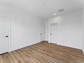 1122 W 17th Street D, Houston TX 77008