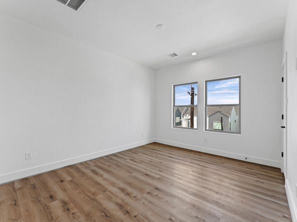 1122 W 17th Street D, Houston TX 77008