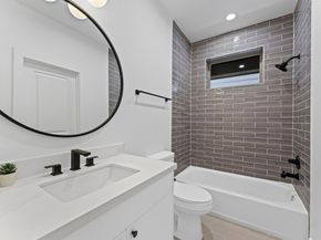 1122 W 17th Street D, Houston TX 77008