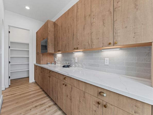 1122 W 17th Street D, Houston TX 77008