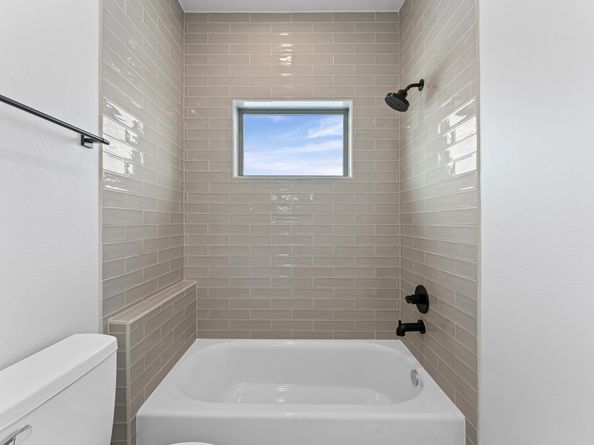 1122 W 17th Street D, Houston TX 77008