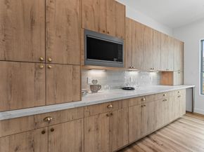 1122 W 17th Street D, Houston TX 77008